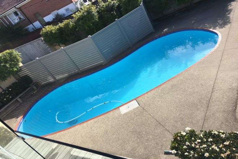 Photo of property in 31a Forrest Hill Road, Milford, Auckland, 0620