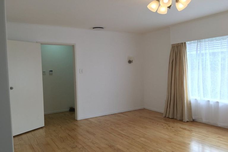 Photo of property in 22 Lynden Avenue, Hillcrest, Auckland, 0627