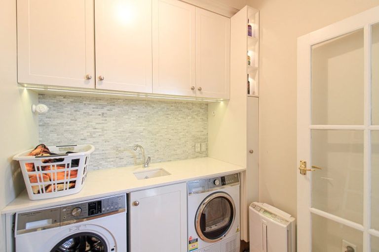 Photo of property in 16 Newman Terrace, Thorndon, Wellington, 6011