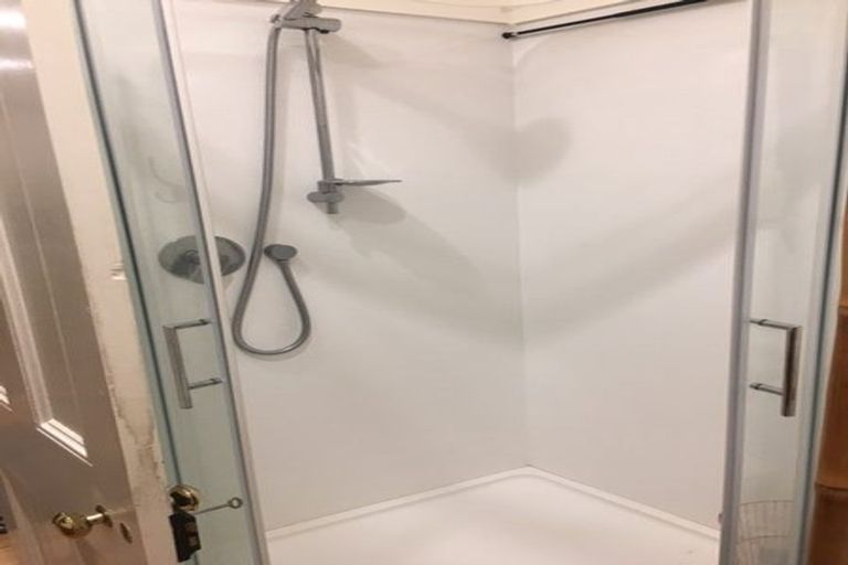 Photo of property in 19 Grove Road, Kelburn, Wellington, 6012