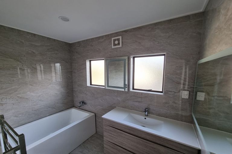 Photo of property in 466 Taupaki Road, Kumeu, 0892