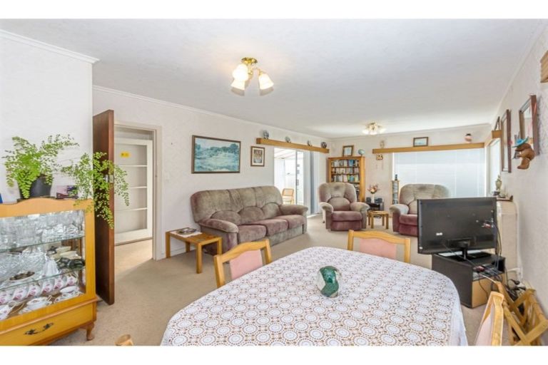 Photo of property in 62 Ocean View Road, Northcote, Auckland, 0627