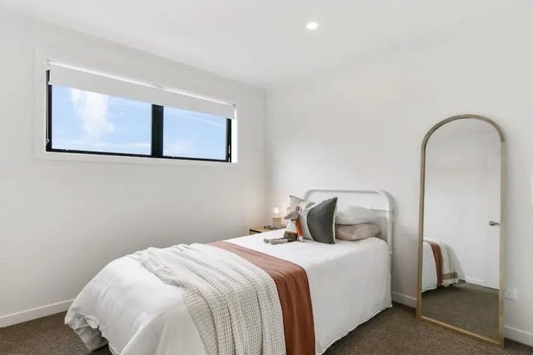 Photo of property in 2 Whakahui Lane, Mangere Bridge, Auckland, 2022