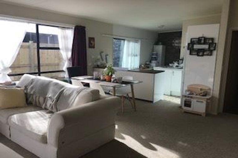 Photo of property in 16 Ropiha Street, Fitzroy, New Plymouth, 4312