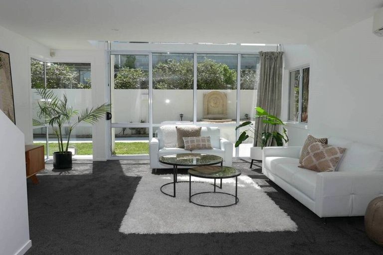 Photo of property in 2/116 Hackthorne Road, Cashmere, Christchurch, 8022