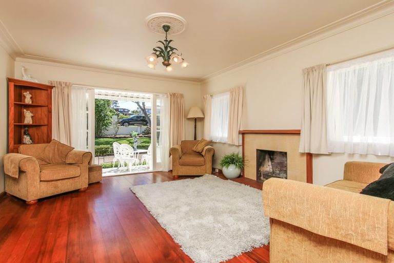 Photo of property in 6 Parker Avenue, New Lynn, Auckland, 0600