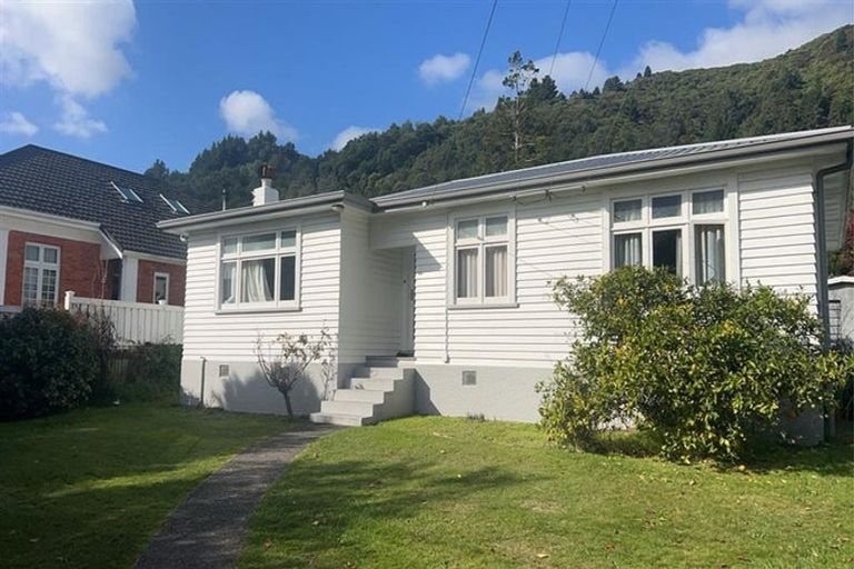 Photo of property in 90 Waikawa Road, Picton, 7220