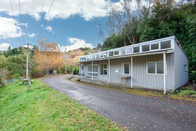 Photo of property in 23 Village Loop Road, Waipori Falls, Outram, 9073