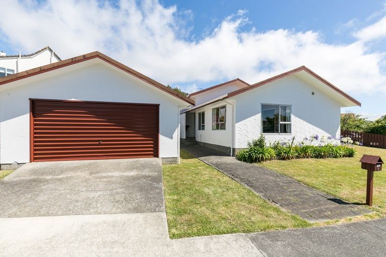 Photo of property in 11 Mallard Grove, Churton Park, Wellington, 6037