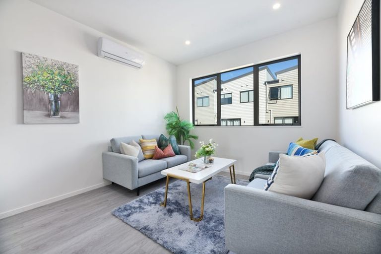 Photo of property in 17e Ranch Avenue, Beach Haven, Auckland, 0626