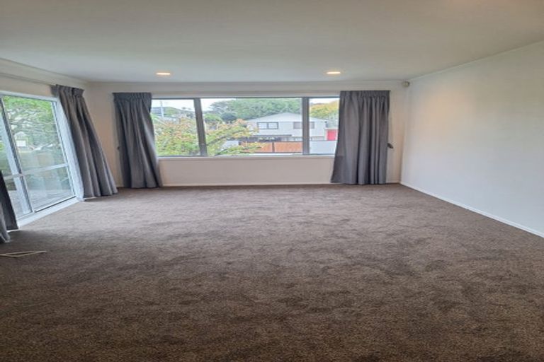 Photo of property in 137 Reeves Road, Pakuranga Heights, Auckland, 2010