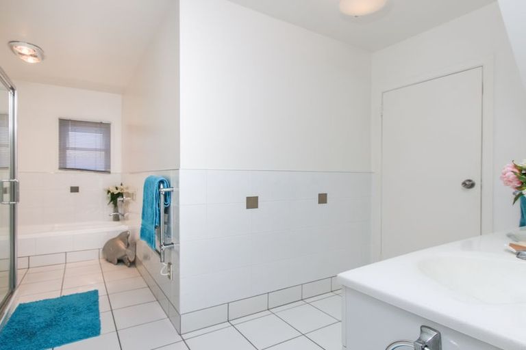 Photo of property in 6 Parker Avenue, New Lynn, Auckland, 0600