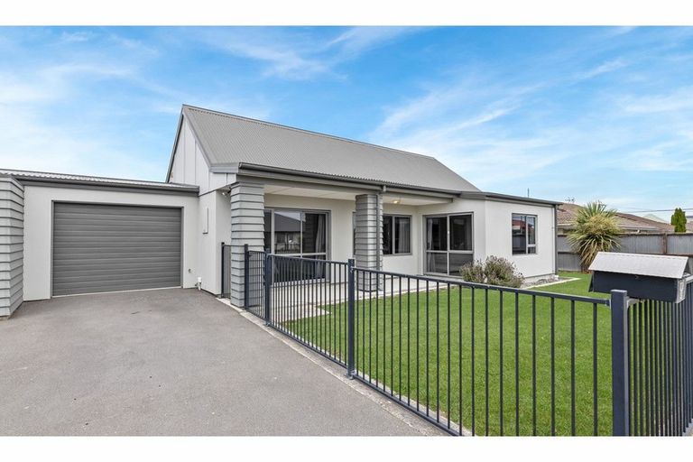 Photo of property in 2/49 Castletown Place, New Brighton, Christchurch, 8083