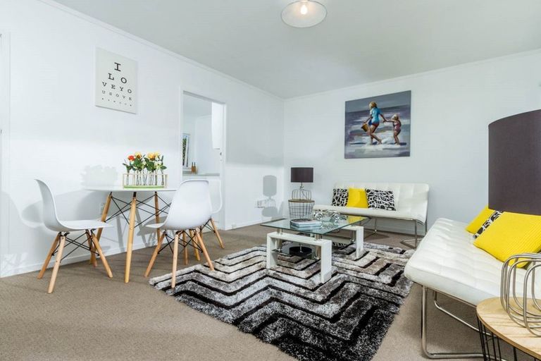 Photo of property in 2/765 Beach Road, Browns Bay, Auckland, 0630