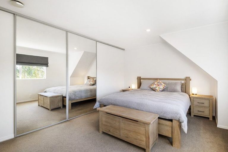 Photo of property in 1/18 Altair Place, Windsor Park, Auckland, 0632