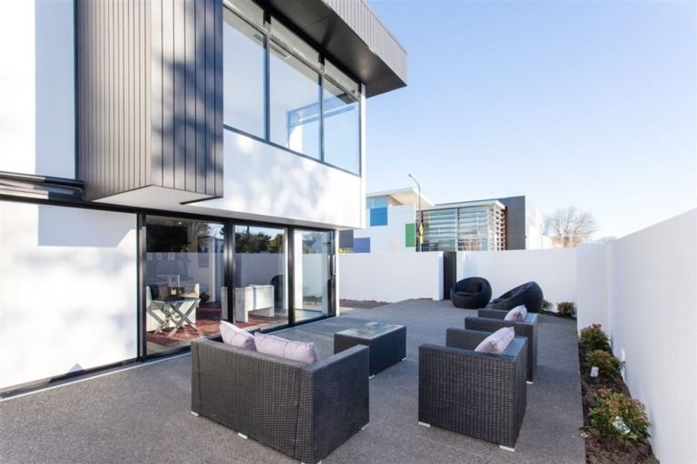 Photo of property in 80 Hewitts Road, Merivale, Christchurch, 8014