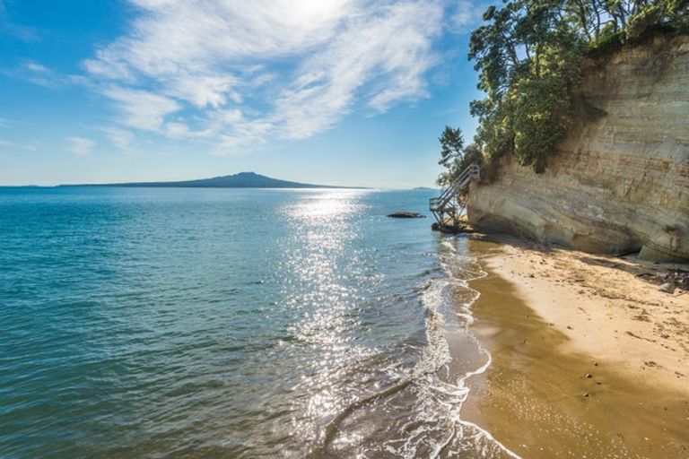 Photo of property in 218a Lake Road, Hauraki, Auckland, 0622