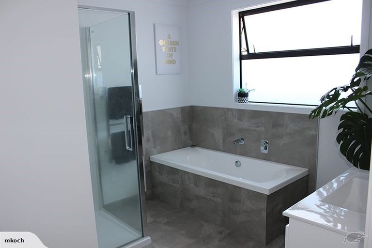 Photo of property in 11 Fuller Street, Papamoa Beach, Papamoa, 3118