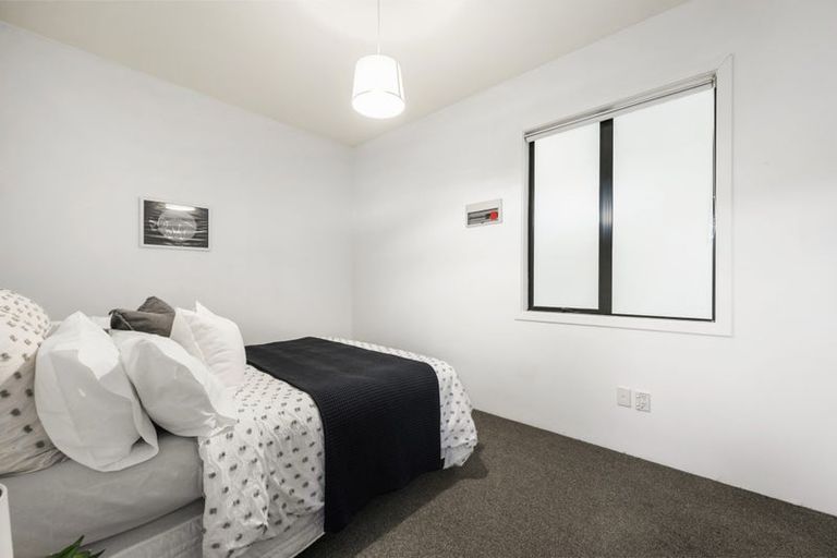 Photo of property in Endeavour Apartments, 18/125 Thorndon Quay, Pipitea, Wellington, 6011
