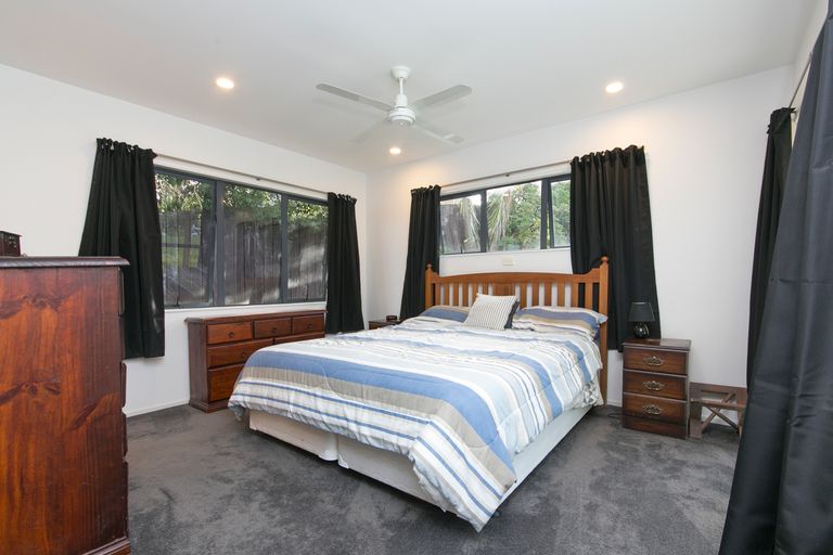 Photo of property in 16 Denehurst Drive, Waimauku, 0812