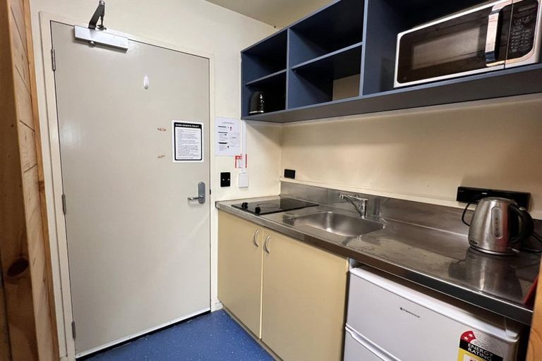 Photo of property in Basin Reserve Complex, 24/4 Sussex Street, Mount Cook, Wellington, 6021