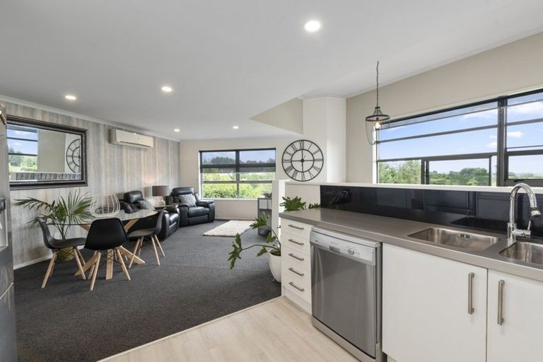 Photo of property in 32 Oakland Lane, Shannon, Palmerston North, 4474