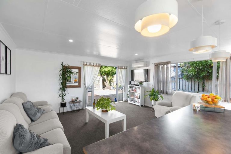 Photo of property in 28 Newton Place, Westbrook, Palmerston North, 4412