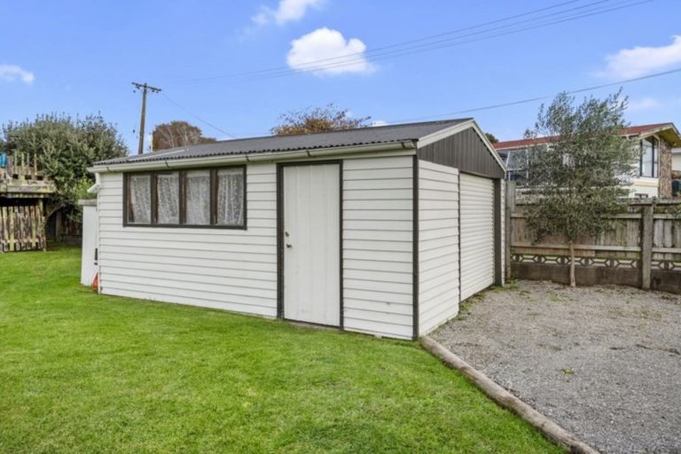 Photo of property in 30 Lee Street, Te Puke, 3119