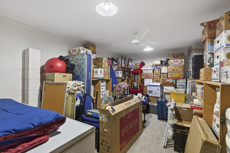 Photo of property in 32 Beaumont Crescent, Frankleigh Park, New Plymouth, 4310