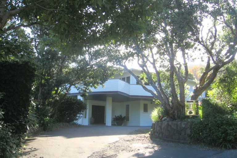 Photo of property in 7 Taungata Road, York Bay, Lower Hutt, 5013