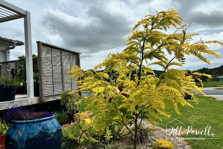 Photo of property in 1 Manaaki Circle, Paparoa, 0571