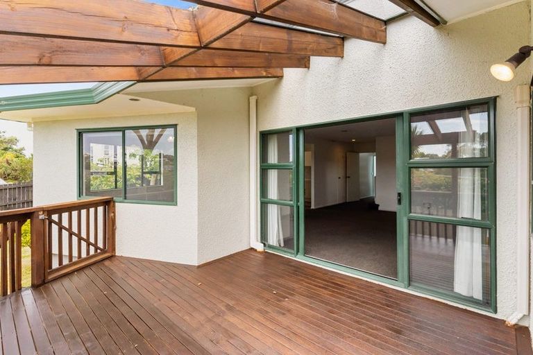 Photo of property in 4a Holiday Road, Stanmore Bay, Whangaparaoa, 0932