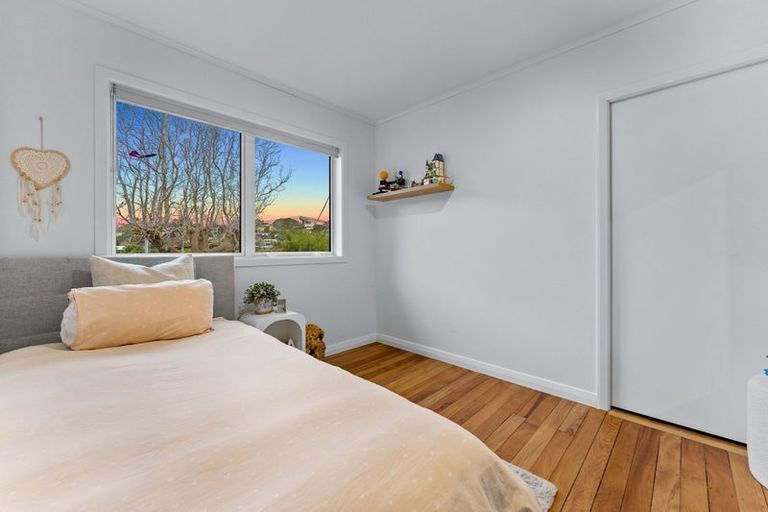 Photo of property in 37 Neptune Avenue, Beach Haven, Auckland, 0626