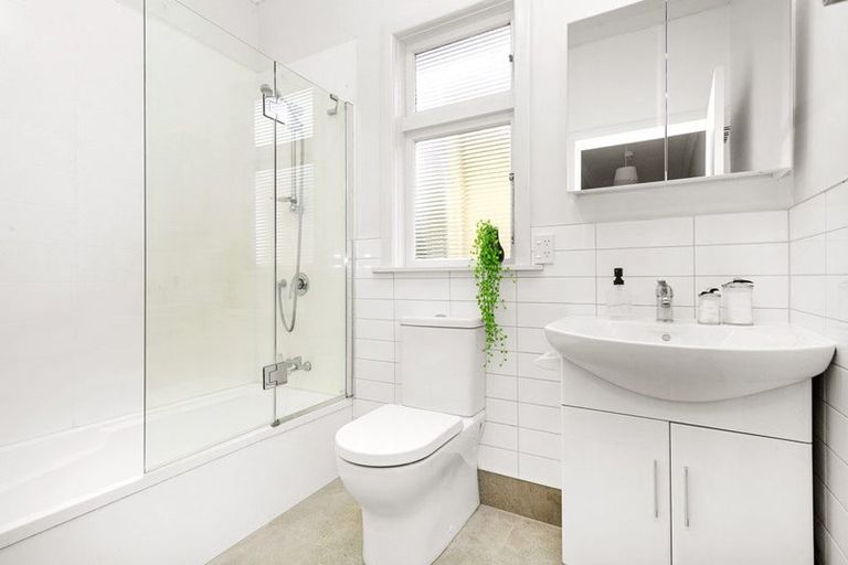 Photo of property in 33 Tawa Terrace, Tawa, Wellington, 5028