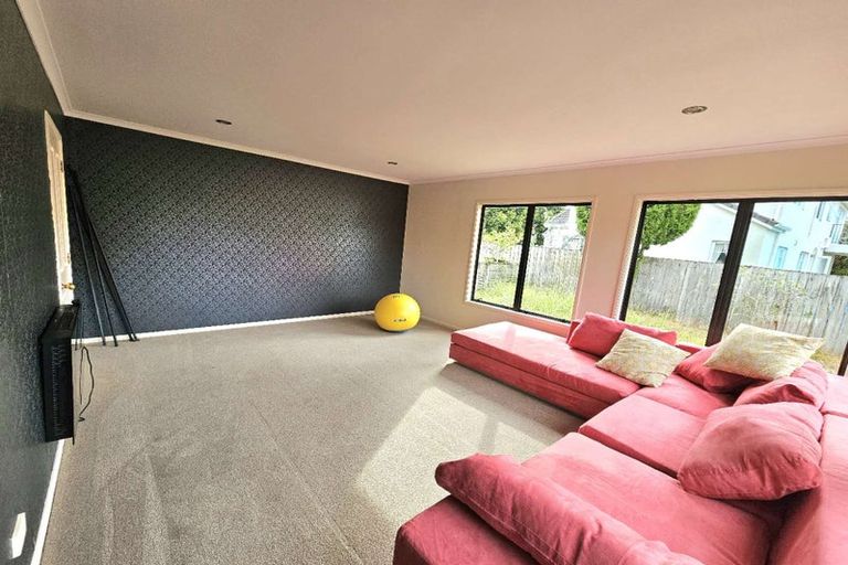 Photo of property in 33 Kinleith Way, Albany, Auckland, 0632