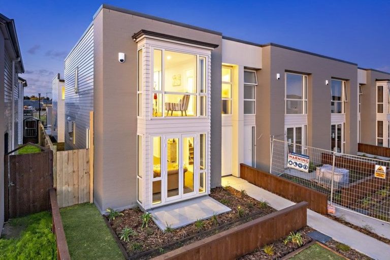 Photo of property in 32 Kauri Heart Avenue, Takanini, 2112