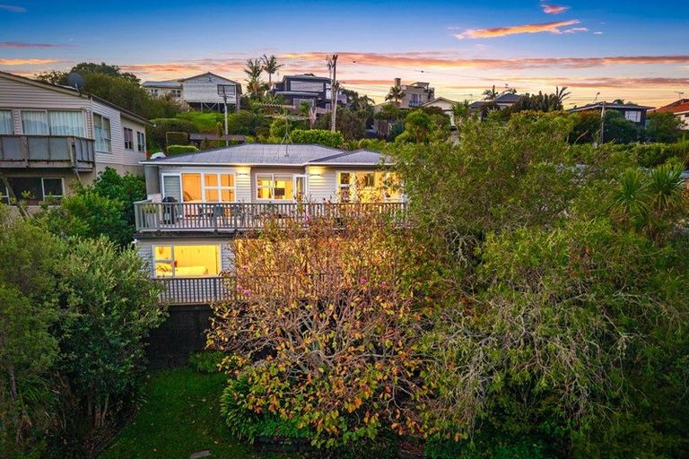 Photo of property in 40 Peter Terrace, Castor Bay, Auckland, 0620