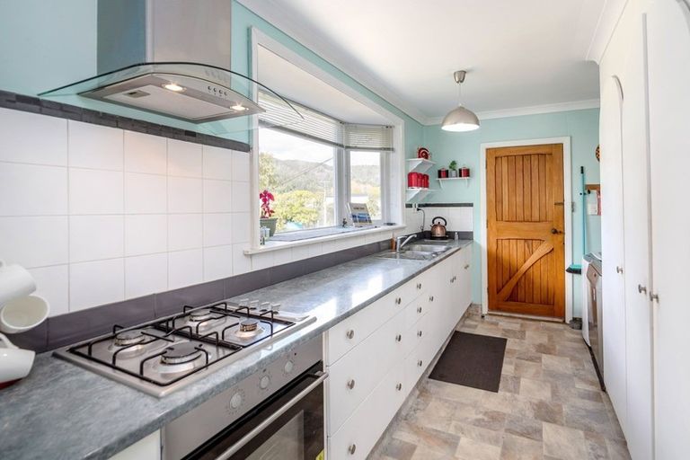 Photo of property in 184 George Street, Stokes Valley, Lower Hutt, 5019