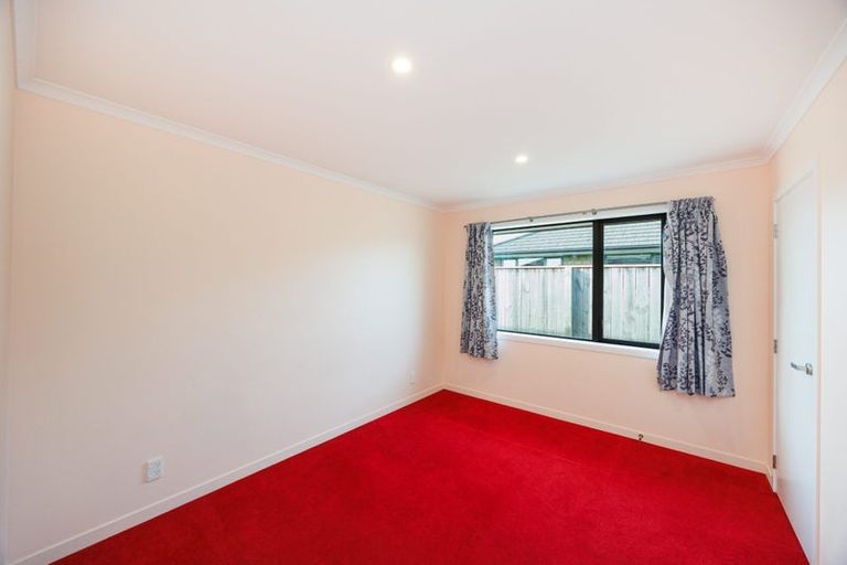 Photo of property in 5 Cyprus Place, Fitzherbert, Palmerston North, 4410