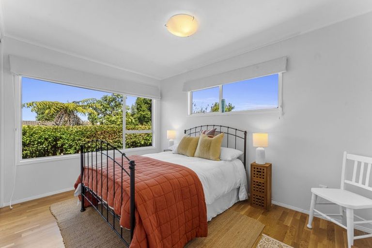 Photo of property in 22 Himalaya Drive, Half Moon Bay, Auckland, 2012