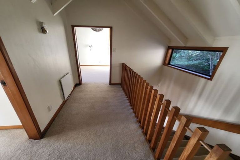 Photo of property in 7 Francis Bell Grove, Lowry Bay, Lower Hutt, 5013