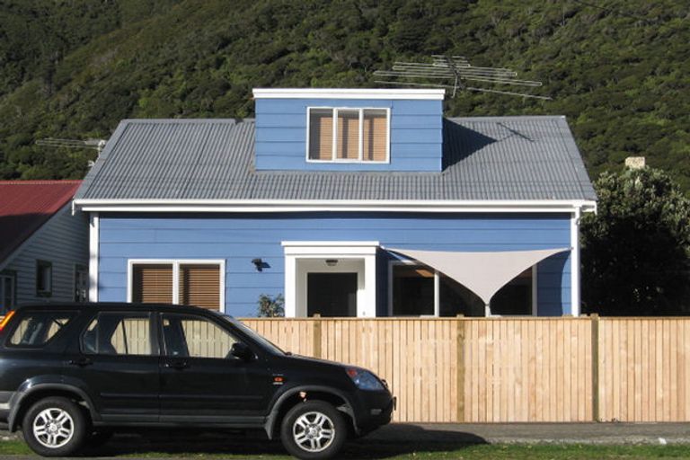 Photo of property in 25 Tuatoru Street, Eastbourne, Lower Hutt, 5013