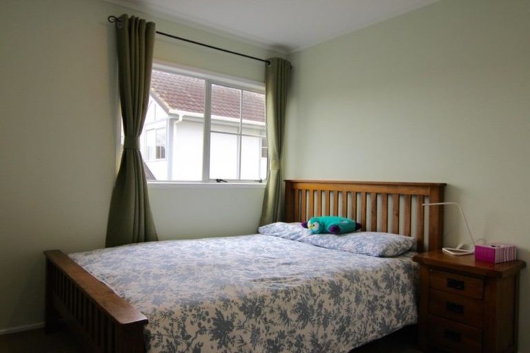 Photo of property in 2/10 Centorian Drive, Windsor Park, Auckland, 0632