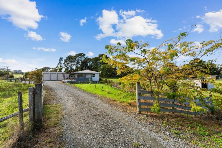 Photo of property in 46 Franklin Road, Paparoa, 0571