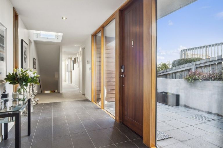 Photo of property in 28 Granville Terrace, Belleknowes, Dunedin, 9011