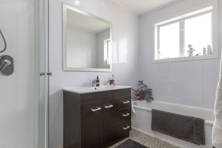 Photo of property in 11 Te Hatepe Avenue, Taupo, 3330