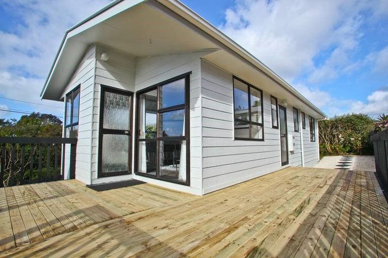 Photo of property in 1/184 Chivalry Road, Glenfield, Auckland, 0629