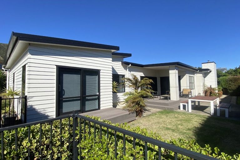 Photo of property in 8 Waimarama Street, Waikawa, Picton, 7220