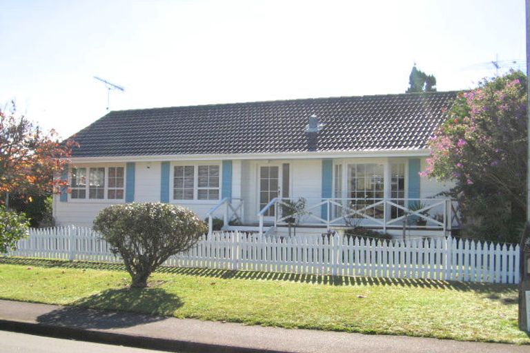 Photo of property in 3 Edgewater Grove, Orewa, 0931