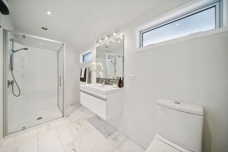 Photo of property in 1/195 Fisher Parade, Farm Cove, Auckland, 2012